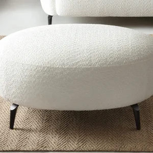 Poef van ivoorwitte boucléstof met designstijl AREMIA Poef van ivoorwitte boucléstof met designstijl AREMIA