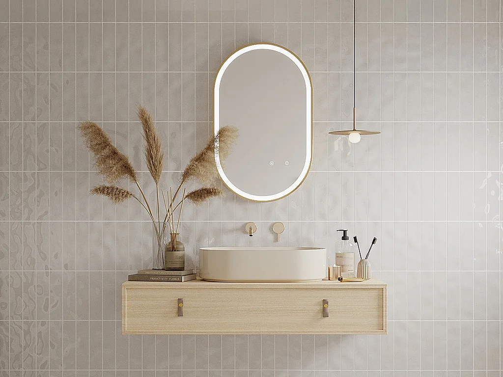Verlichte badkamerspiegel met afgeronde goudkleurige contouren - 50 x 80 cm - ALARICO