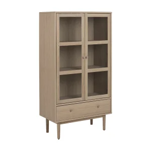 Assor vitrinekast met 2 glazen deuren en 1 lade, wit geolied eiken decor. Assor vitrinekast met 2 glazen deuren en 1 lade, wit geolied eiken decor.