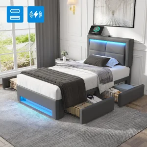 90 x 190 cm gestoffeerd bed met hoofdbord en 4 lades – LED's en USB-aansluitingen – PU-leer – Grijs (zonder matras) 90 x 190 cm gestoffeerd bed met hoofdbord en 4 lades – LED's en USB-aansluitingen – PU-leer – Grijs (zonder matras)