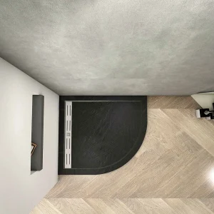 Aica 80x80x3cm zwart douchebak, gebogen，gemaakt van een mengsel van natuursteen en hars, antislip, antibacterieel, met douchegoot rooster
