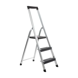 Aluminium trapladder met 3 treden, brede treden van 12 cm, toegangshoogte 2,60 m Aluminium trapladder met 3 treden, brede treden van 12 cm, toegangshoogte 2,60 m
