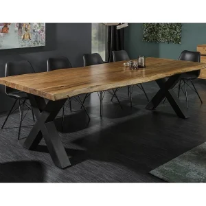 Eettafel ARKAYA 240 cm – Blad van gelakt massief acaciahout en poten van zwart metaal in X-vorm Eettafel ARKAYA 240 cm – Blad van gelakt massief acaciahout en poten van zwart metaal in X-vorm