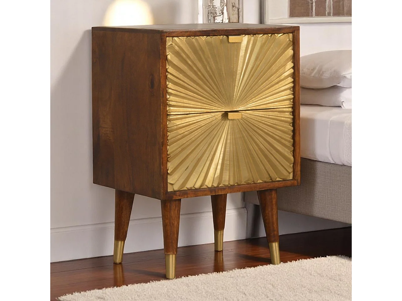 Artisan Furniture Manilla Gold nachtkastje van massief mangohout, 2 messing gefineerde lades, goudkleurig en bruin
