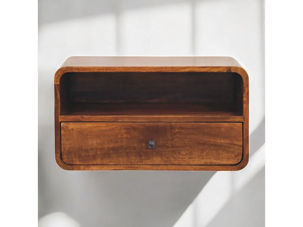 Artisan Furniture Unvorun wandnachtkastje van massief mangohout met kastanjeafwerking, 1 lade, 1 open vak, bruin