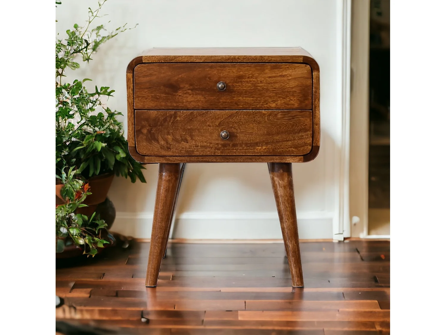 Gebogen nachtkastje in kastanjebruin van Artisan Furniture, 2 lades, bruin