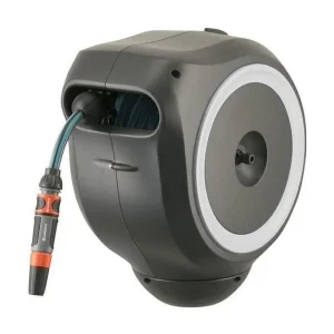 Automatische wandhaspel GARDENA RollUp S 15 m met anti-twist slang en sproeier, gecontroleerd oprollen, 180° draaibaar, UV- en vorstbestendig Automatische wandhaspel GARDENA RollUp S 15 m met anti-twist slang en sproeier, gecontroleerd oprollen, 180° draaibaar, UV- en vorstbestendig